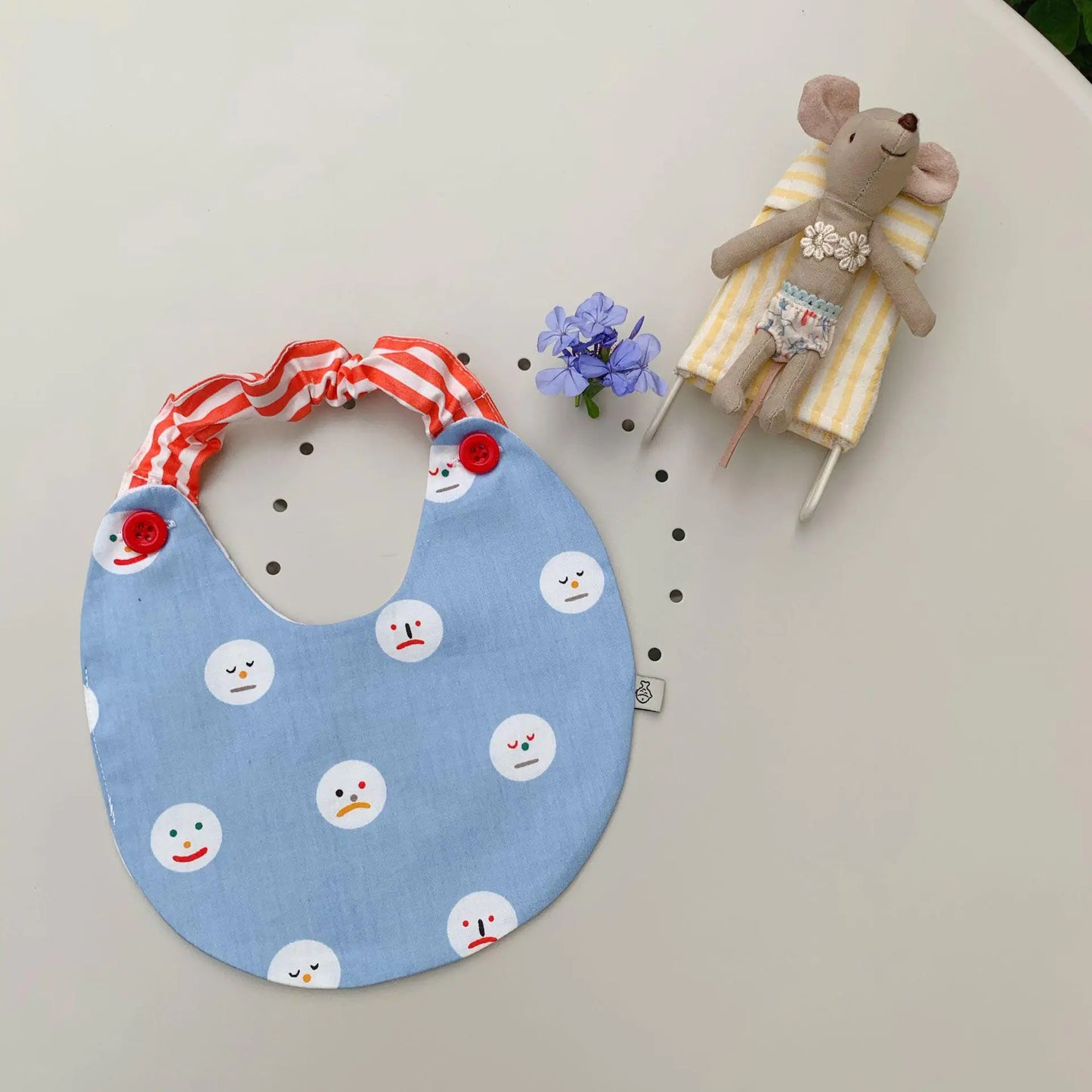 Serviette de salive amovible avec bande élastique pour nouveau-né